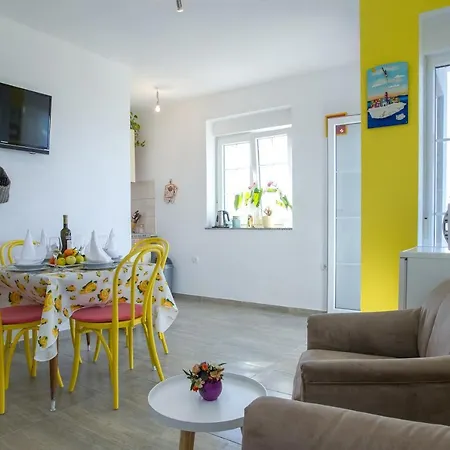 Luka Apartment *